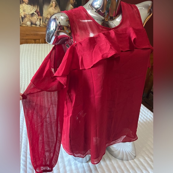 H&M open shoulder ruffle blouse - Picture 3 of 5